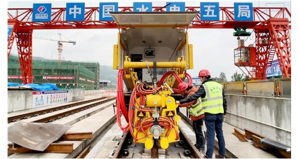 焊接故事| 成都地鐵18號線基建工程難度大，K922設備“保駕護航”